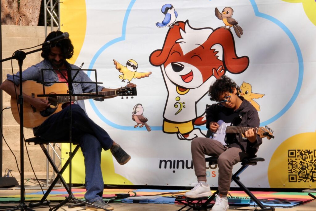 Minueto - Por trás de uma aula de música encantadora existe uma escola que acompanha de perto
